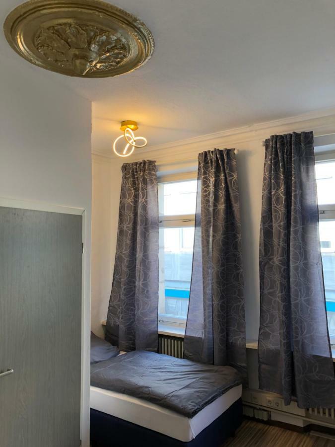 Downtown City - Privaterooms Fürth Esterno foto