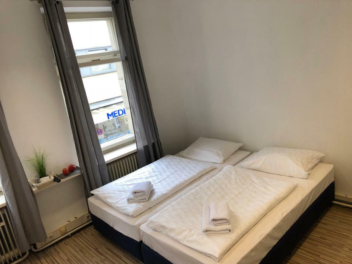 Downtown City - Privaterooms Fürth Esterno foto