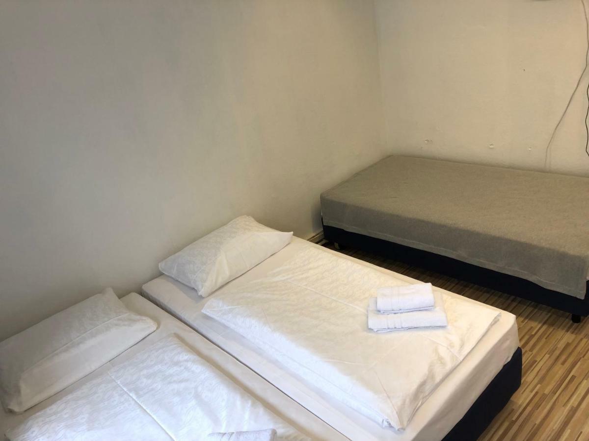 Downtown City - Privaterooms Fürth Esterno foto