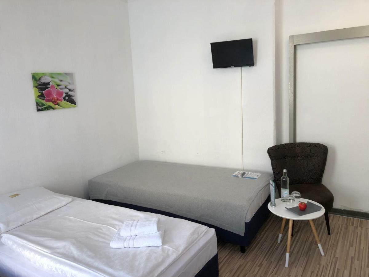 Downtown City - Privaterooms Fürth Esterno foto